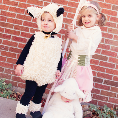 Little Bo Peep and her sheep Halloween costumes