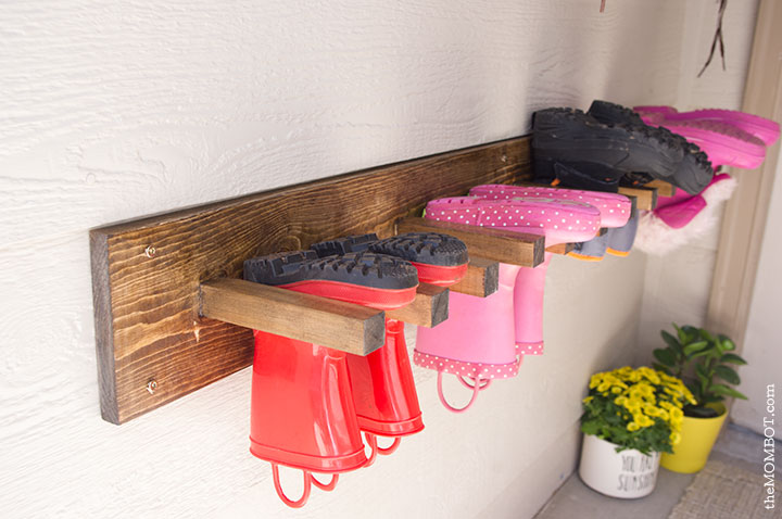 DIY Outdoor Boot Rack - The Mombot