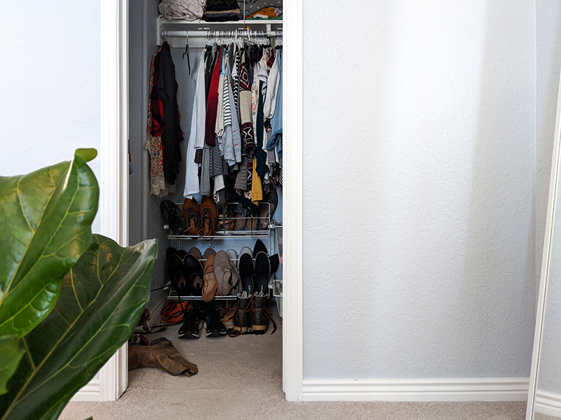 decluttering my closet, simplifying, resolutions