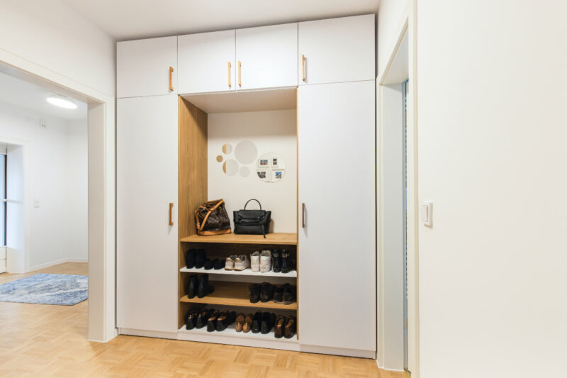 small entryway storage and design for a functional and welcoming space