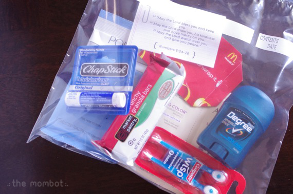 Blessing bags for the homeless | TheMombot.com