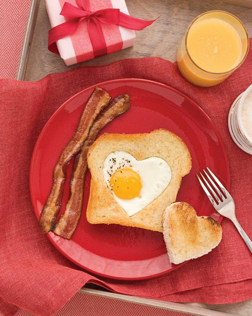 heart shaped valentine's day breakfast | TheMombot.com