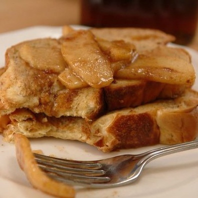 breakfast recipes: apple french toast | TheMombot.com