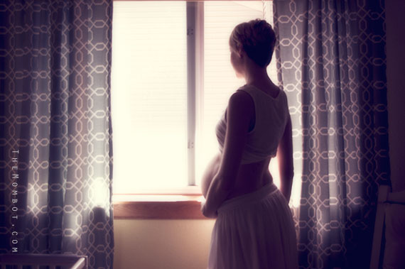 Maternity photo shoot | TheMombot.com