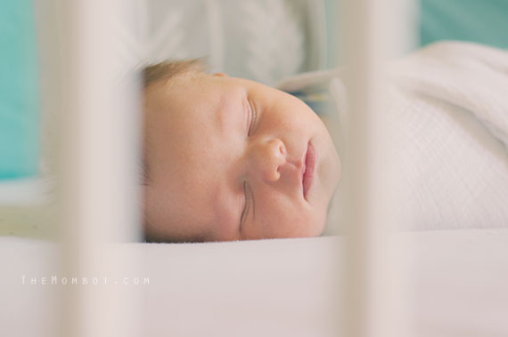 newborn photography | TheMombot.com
