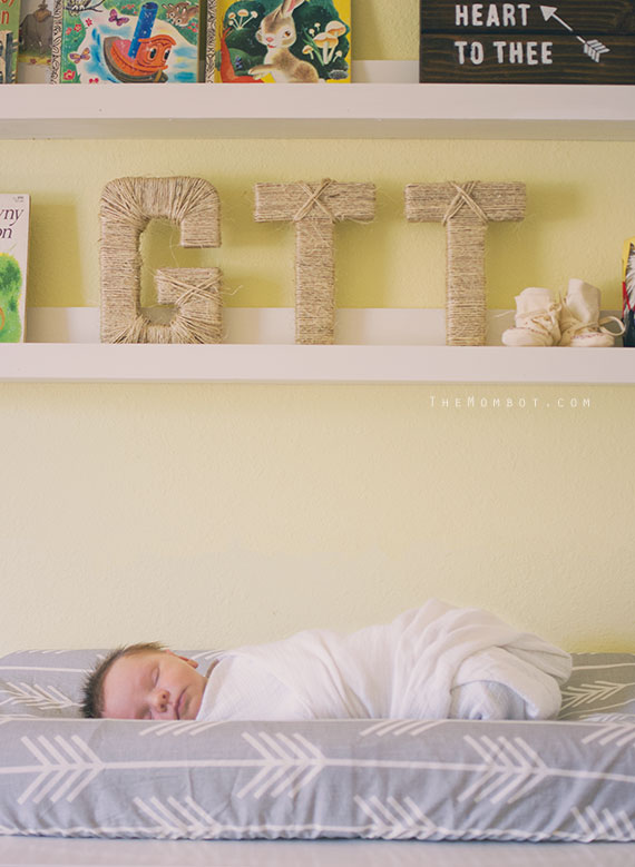 newborn photography | TheMombot.com