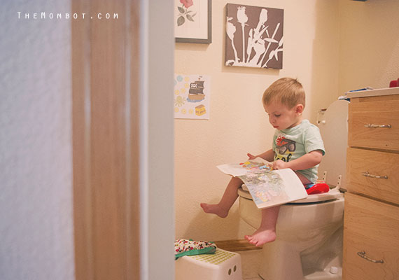 potty training my little boy | TheMombot.com