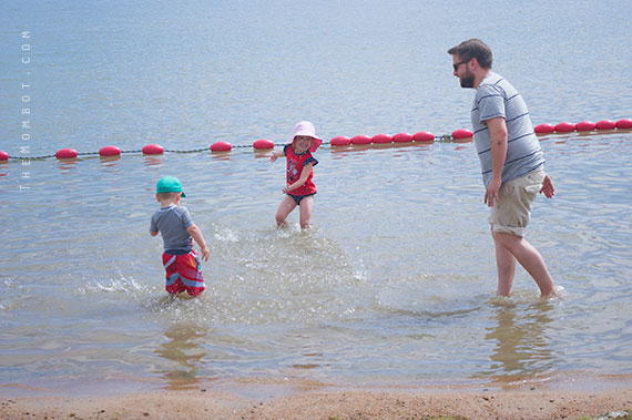 End of summer, learning to blow a bubble with Juicy Fruit | TheMombot.com