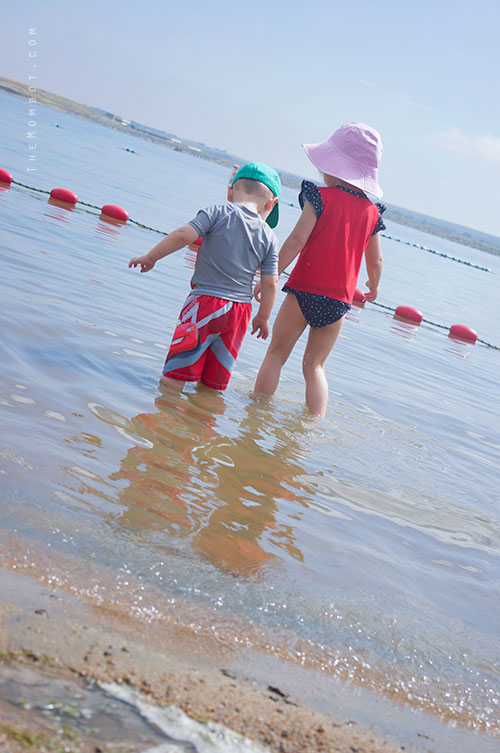 End of summer, learning to blow a bubble with Juicy Fruit | TheMombot.com