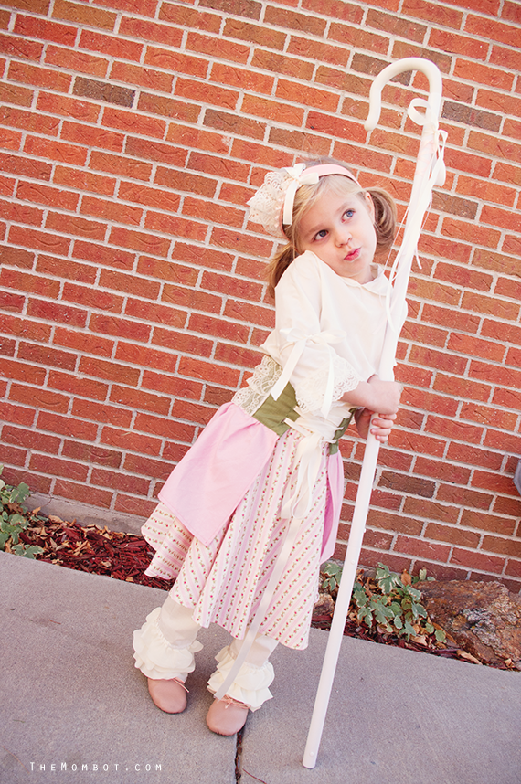 Little Bo Peep and her sheep costumes, Halloween 2014 | TheMombot.com