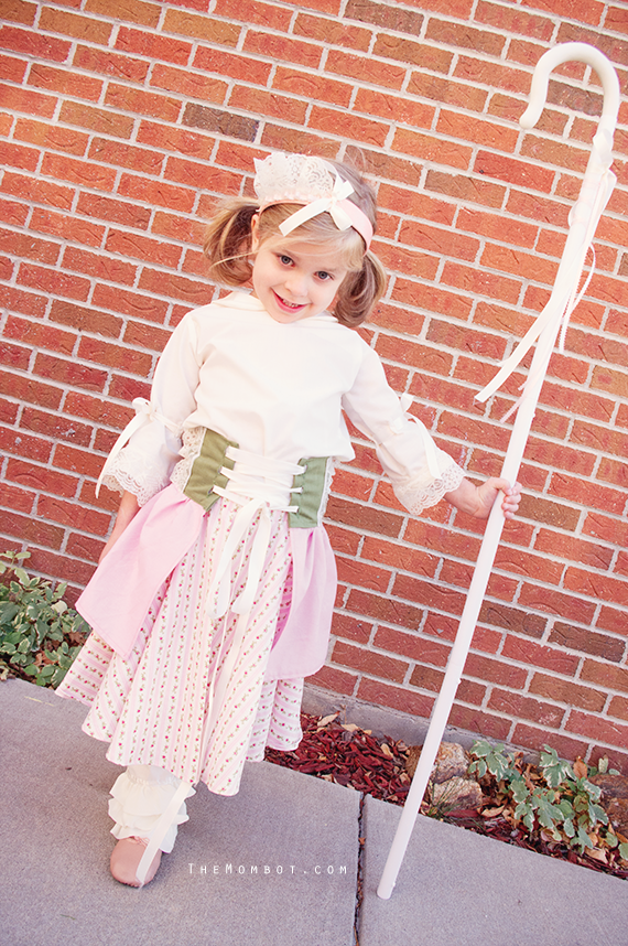 Little Bo Peep and her sheep costumes, Halloween 2014 | TheMombot.com