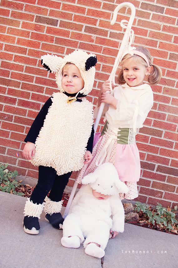 Little Bo Peep and her sheep costumes, Halloween 2014 | TheMombot.com