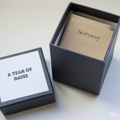 A year of dates: DIY gift idea | TheMombot.com